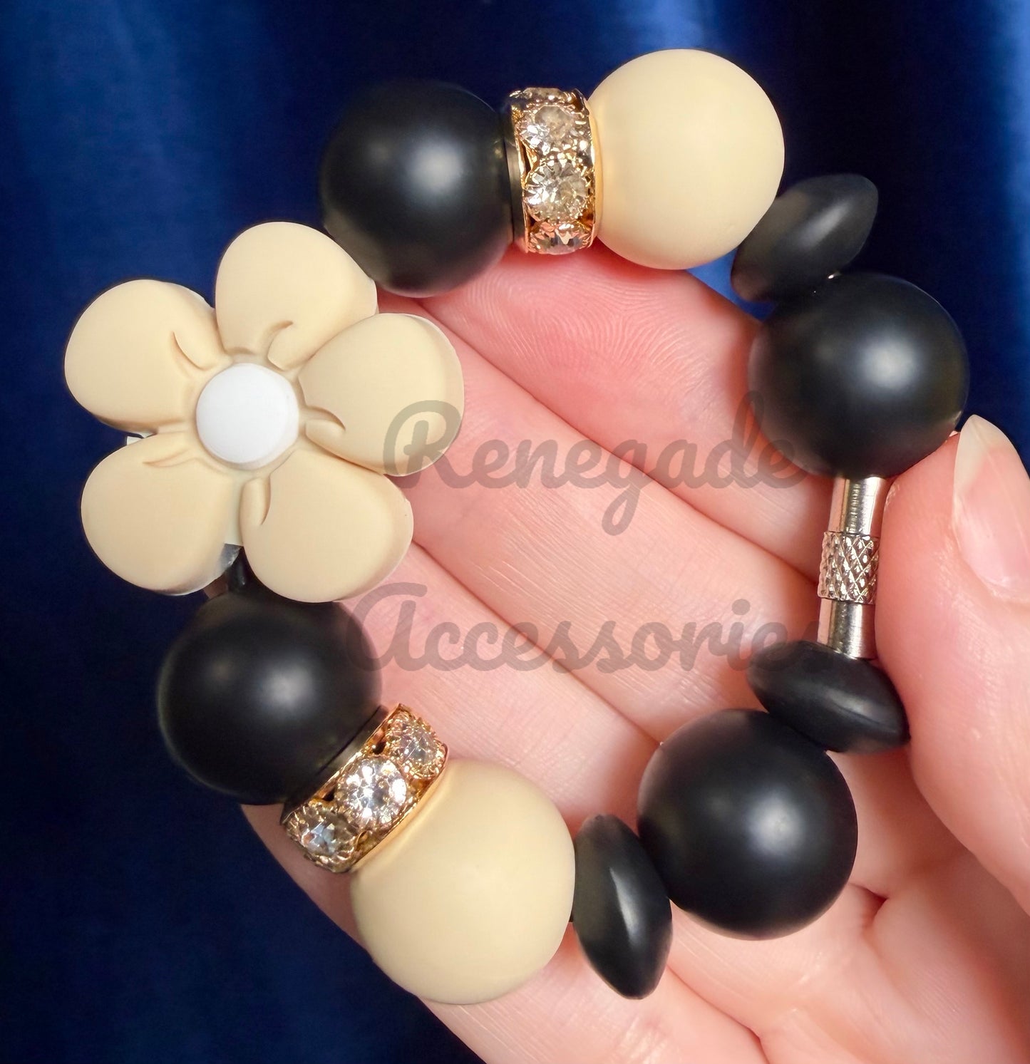 Silicone Charm - Cream Daisy - Aubrie Checkers