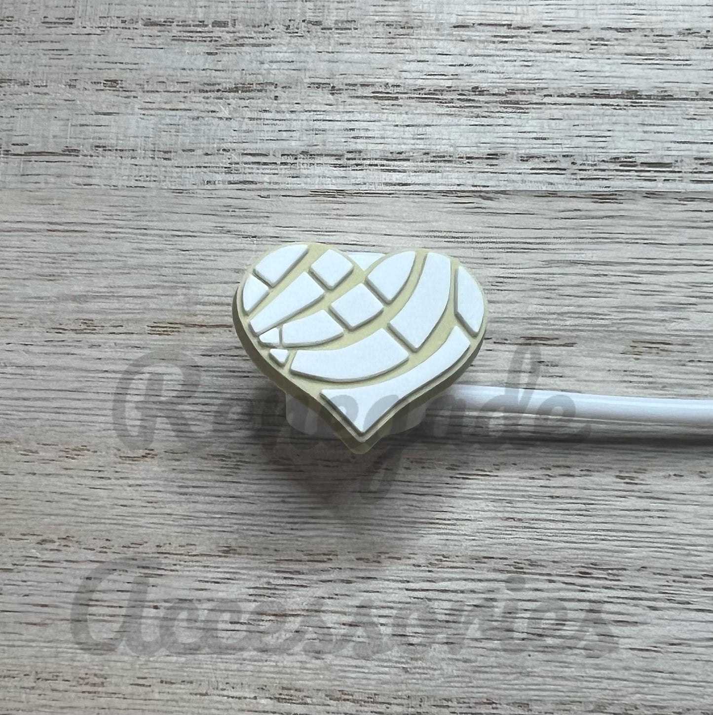 Straw Topper - White Concha Heart