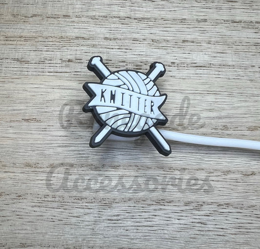 Straw Topper - Knitter / Knitting