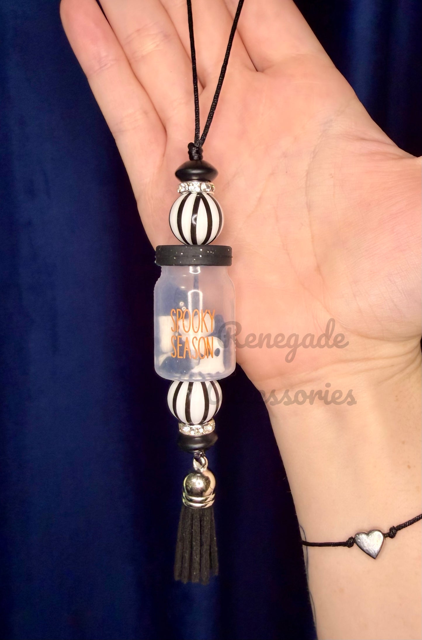 Silicone Charm - Enchanted Charms - Spooky Season Jar Of Ghosts & Bats 🖤32 Oz Sport🖤